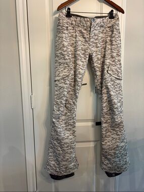 Burton Cargo Snowboarding Skiing Pants - Tan Camo- size Medium